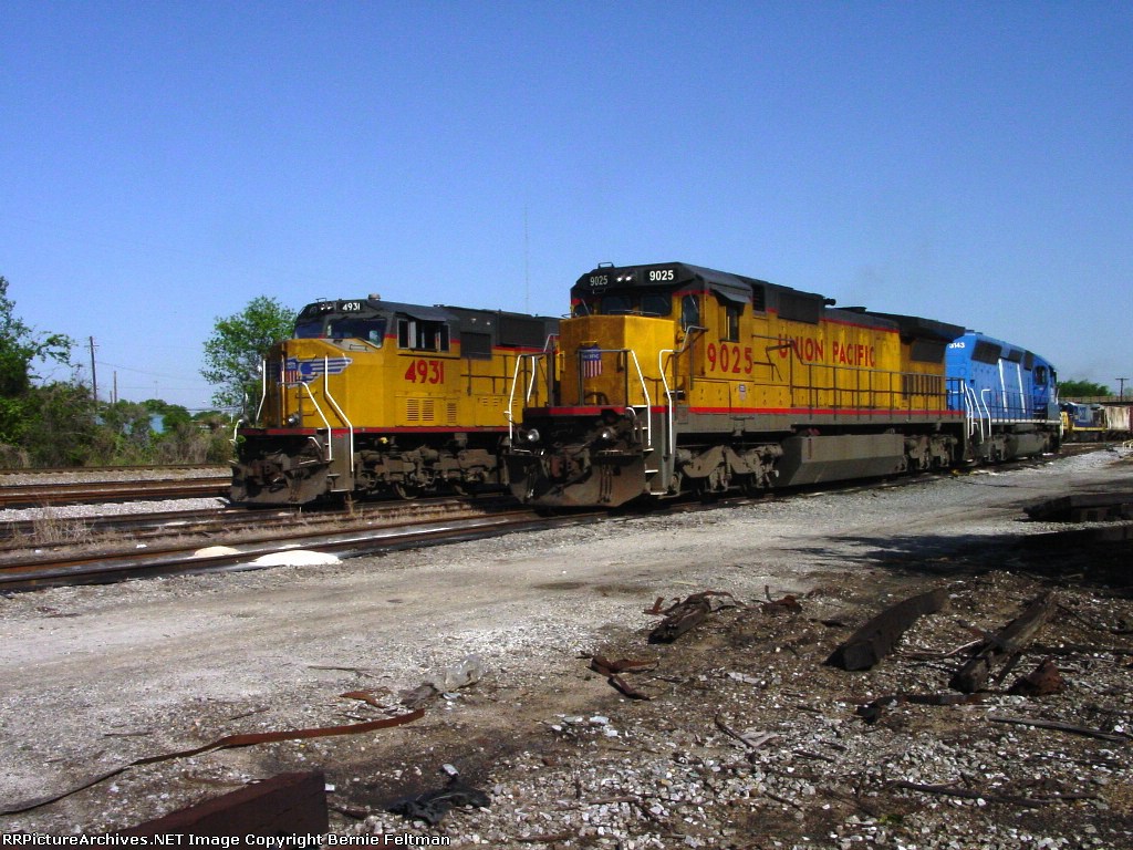 UP 9025 (C40-8) parked next to UP 4931 (SD70M) in the yard 